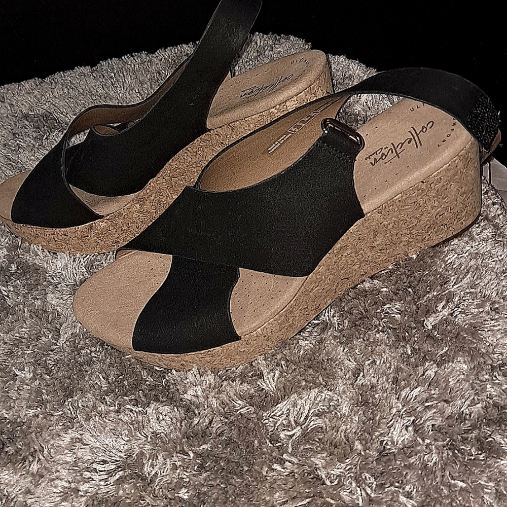 Clark’s Leather black wedge shoes size 11 US. Never worn ultimate comfort 😌 ✨